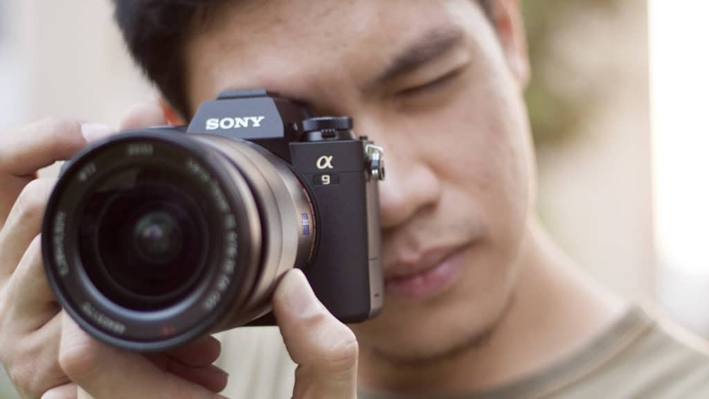5 reasons to choose a dedicated camera over a smartphone - GadgetMatch
