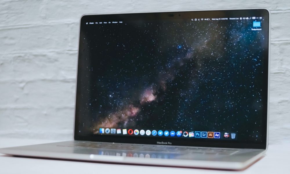 Apple might bring back SD card slot to the MacBook Pro - GadgetMatch