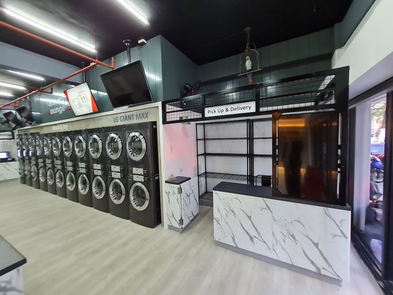 Smart Laundry Lounge