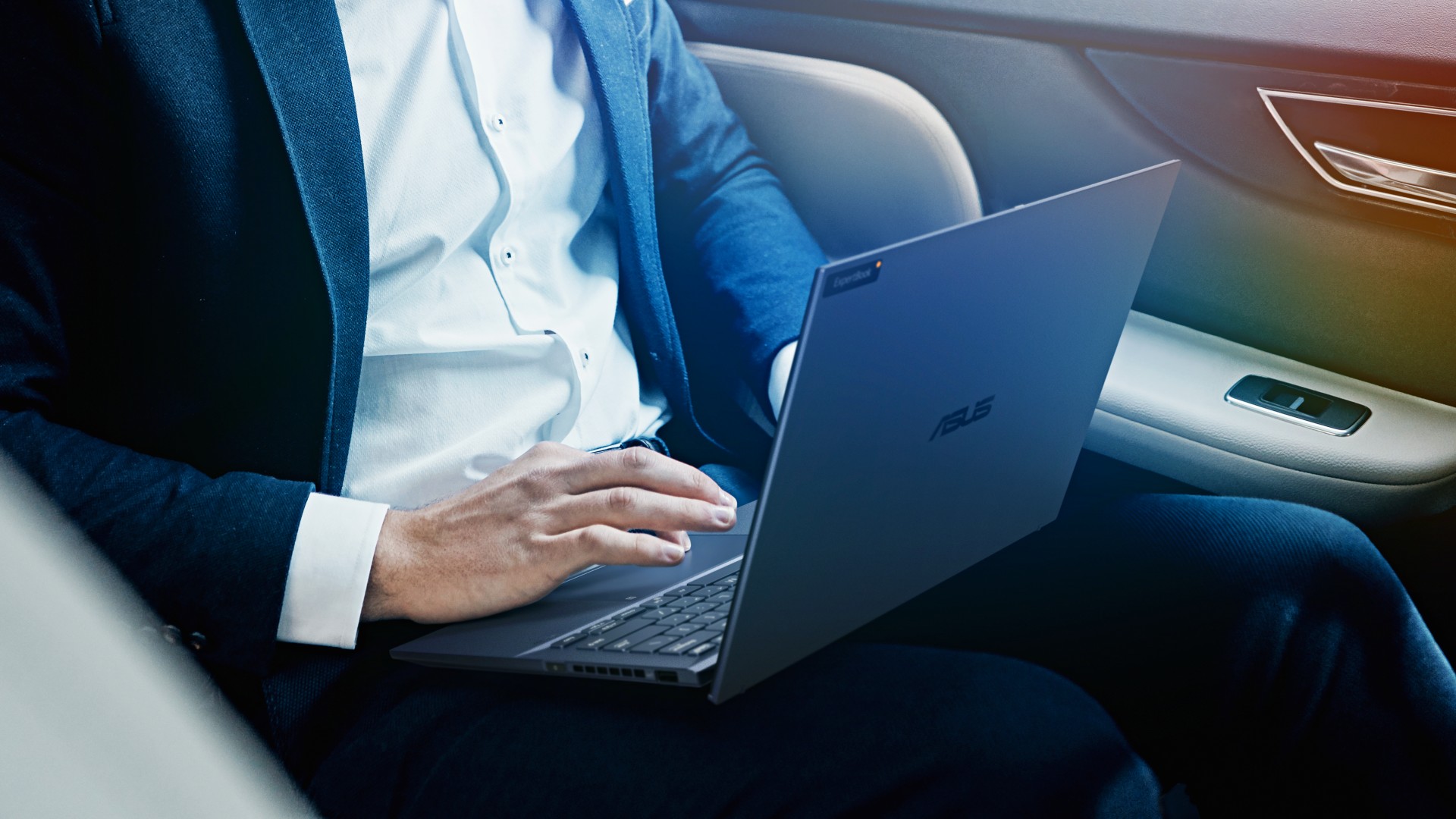 ASUS Expertbook B9 OLED