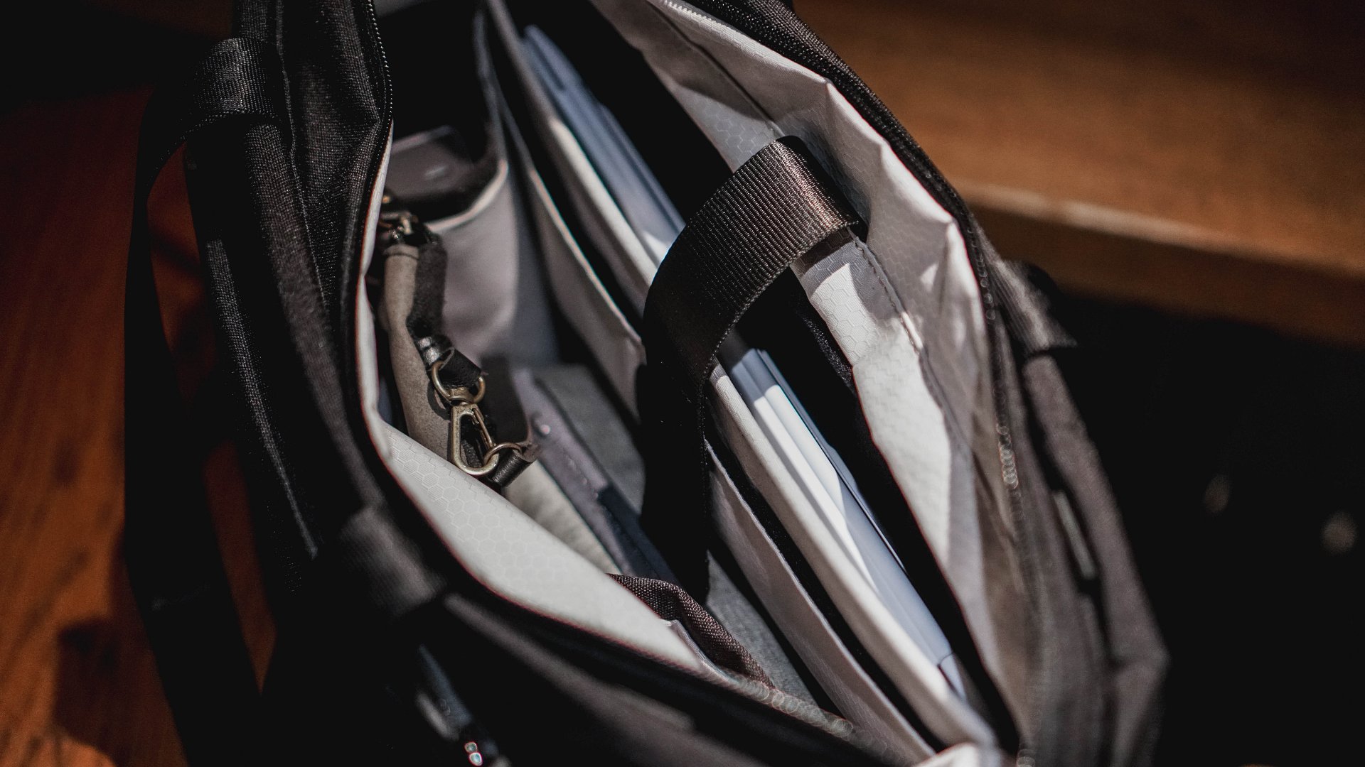 Alpaka Bravo Tote | Main Compartment