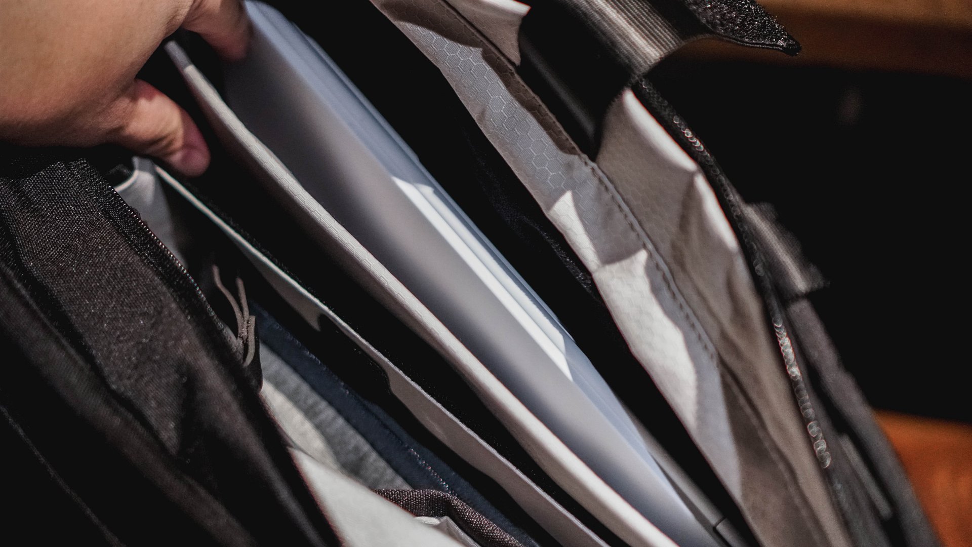 Alpaka Bravo Tote | Laptop Space