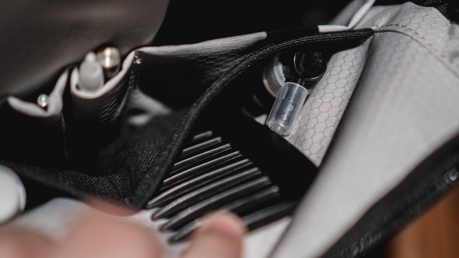 Alpaka Bravo Tote | Front Pocket Mesh