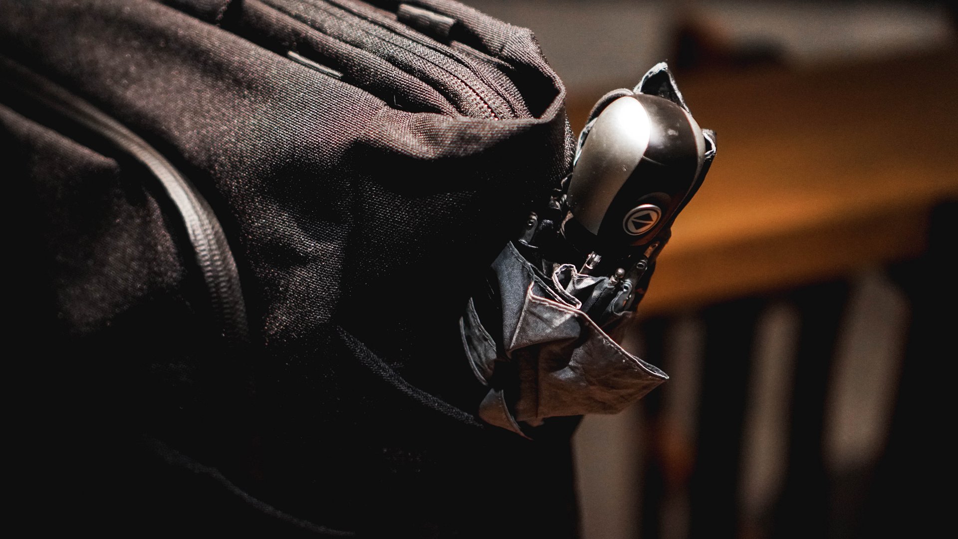 Alpaka Bravo Tote | External side pocket for umbrella / small tripod / water bottle