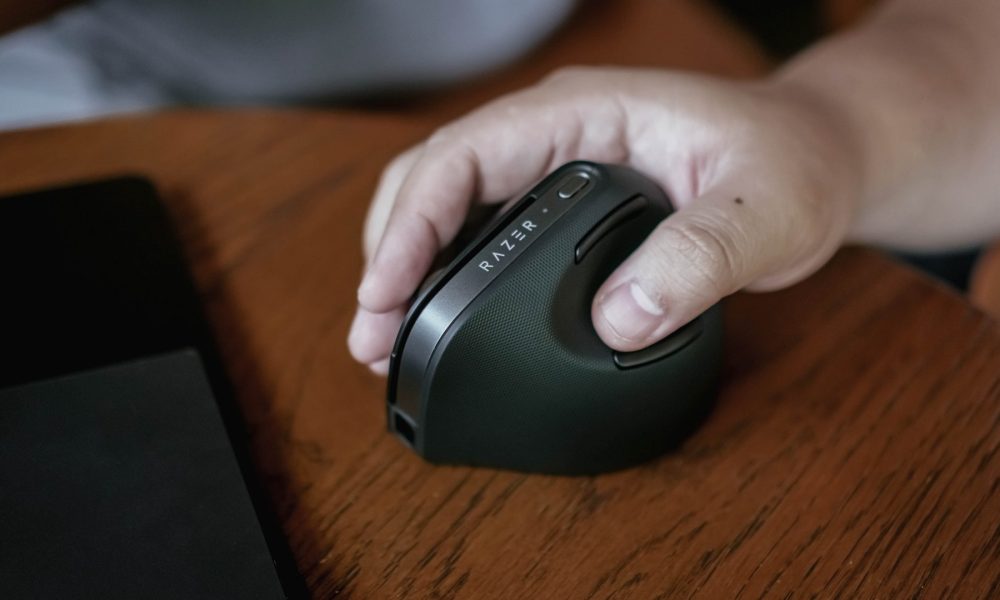 Razer Pro Click V2 Vertical Edition review - GadgetMatch