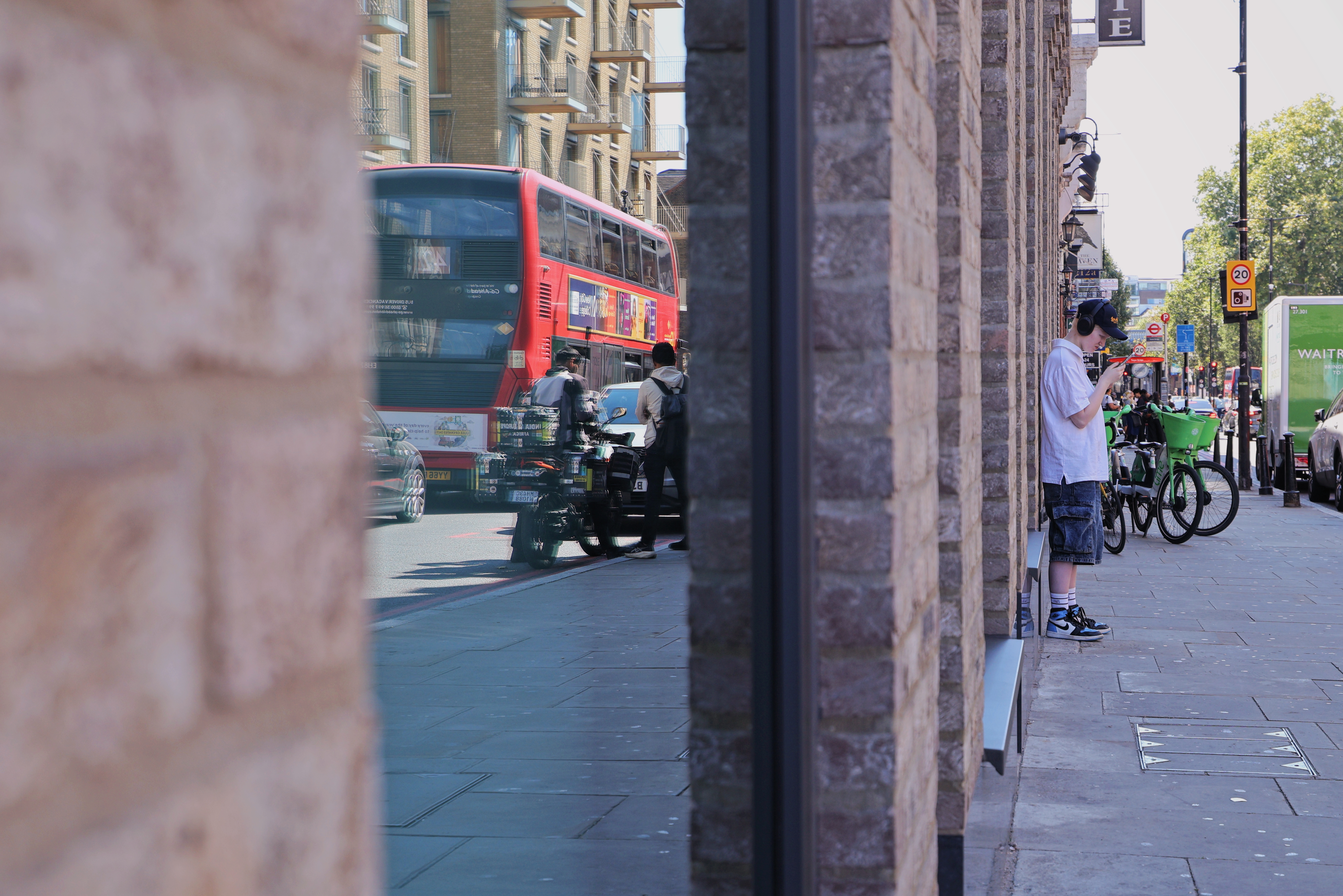 London | Canon EOS R50 V