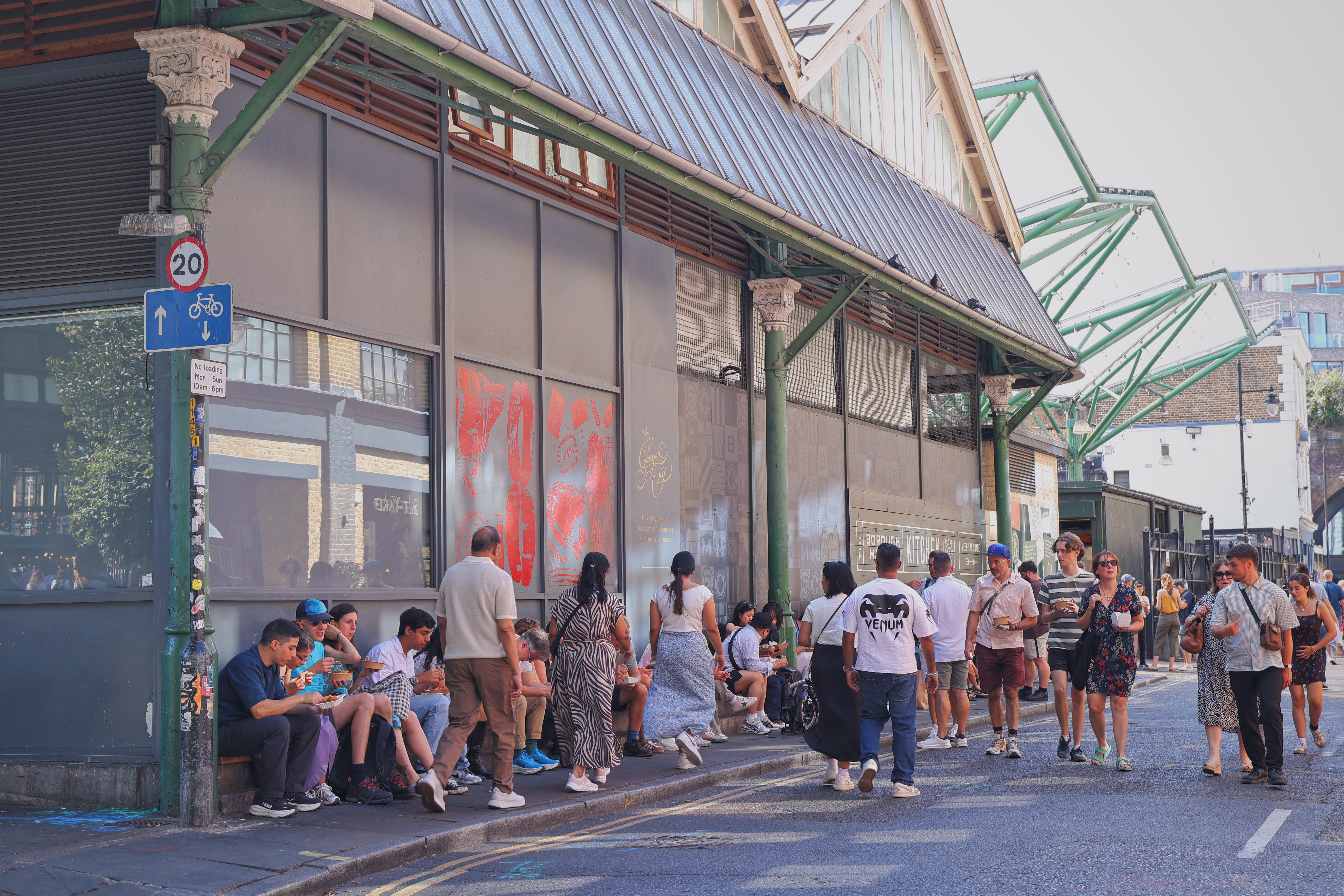 London | Canon EOS R50 V