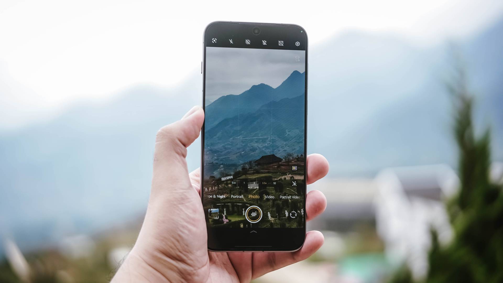 vivo ZEISS APO 3.5x Periscope Telephoto Zoom