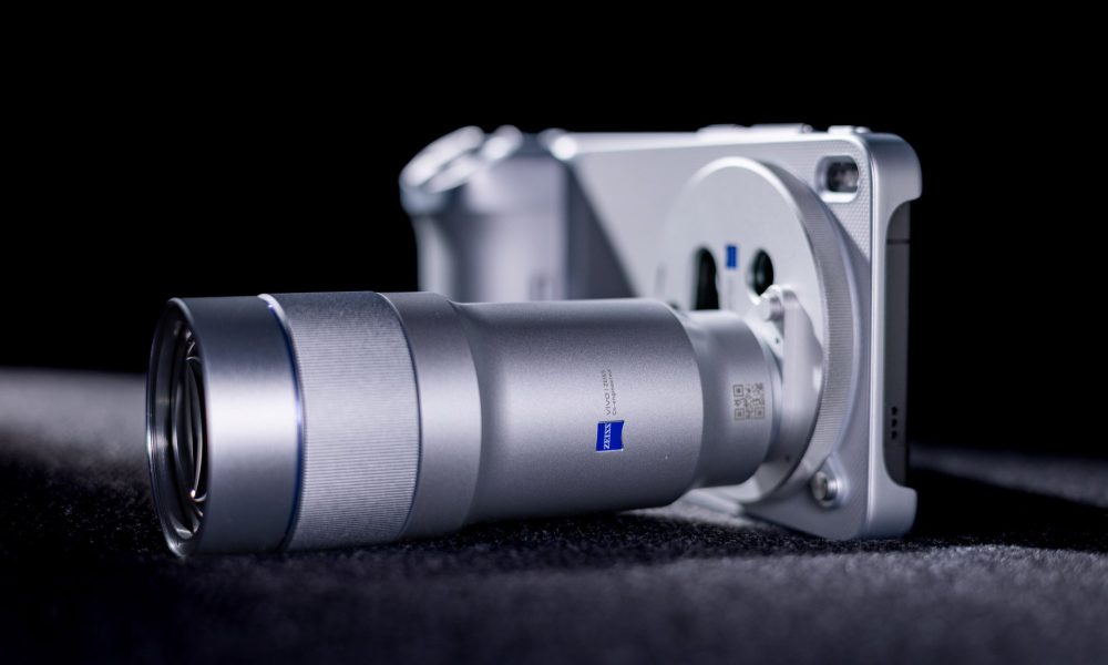 vivo X300 Ultra goes global with ZEISS Master Lenses - GadgetMatch