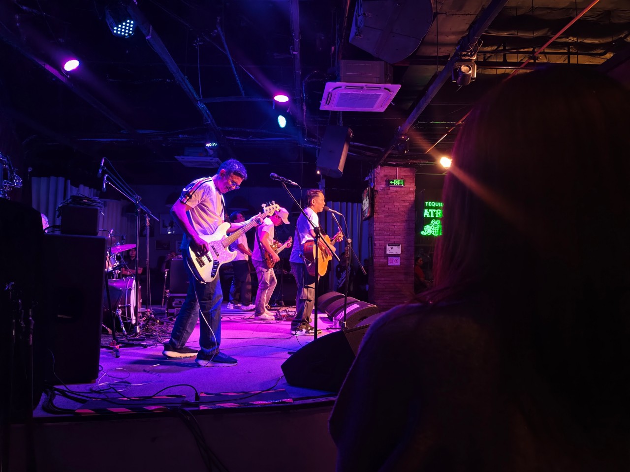 vivo V70 review: Pretty darn good for nights like this